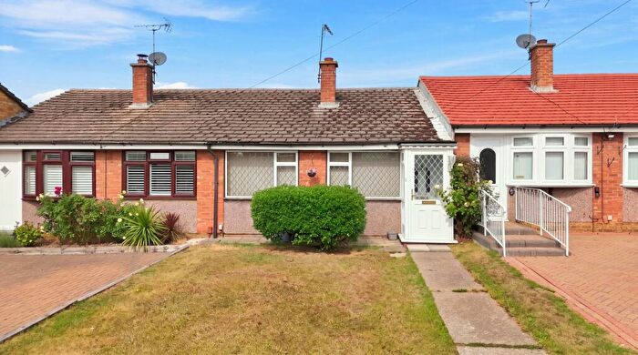 2 Bedroom Terraced Bungalow For Sale In Markhams, Corringham, SS17