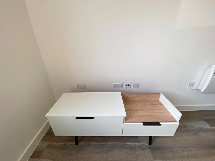 1 Bedroom Flat To Rent In Talbot Road, Stretford, M16