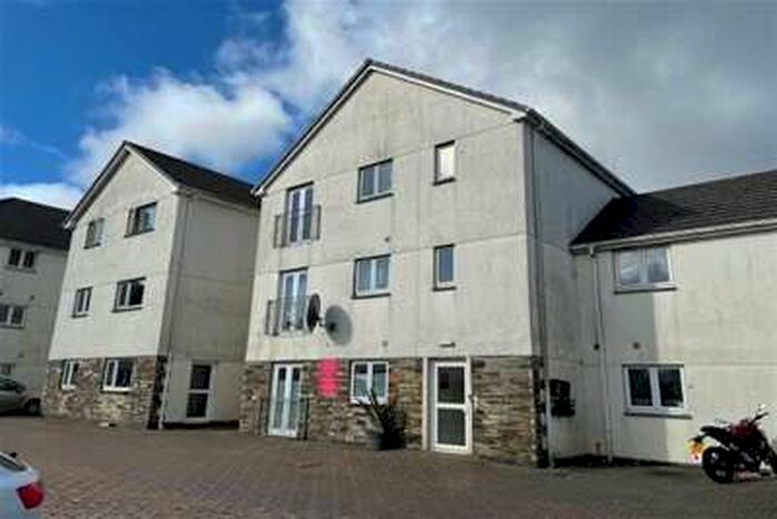 2 Bedroom Flat To Rent In Bugle, PL26