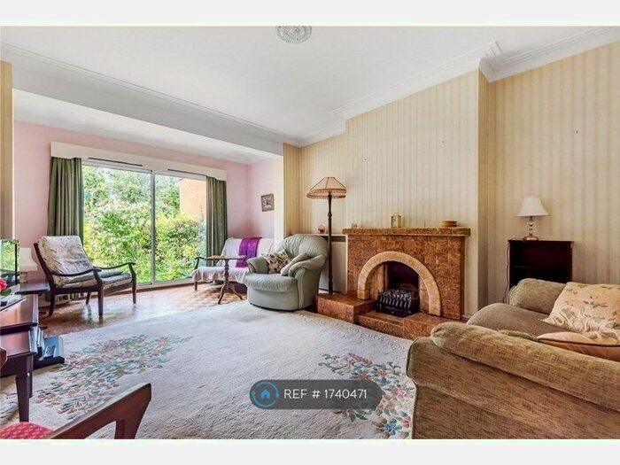 4 Bedroom Semi-Detached House To Rent In Green Verges, Stanmore, HA7