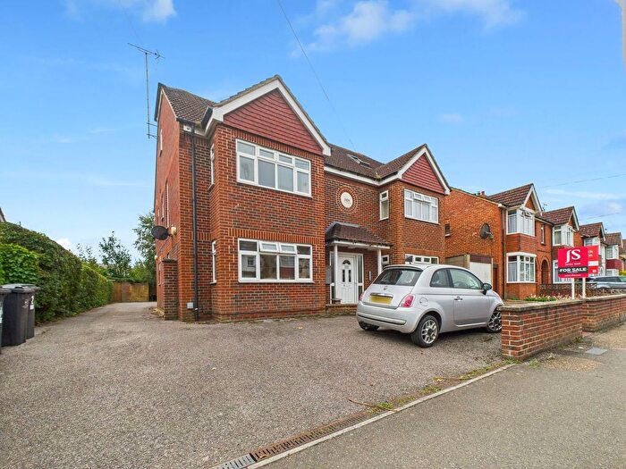 2 Bedroom Flat For Sale In Pavilion Road, Worthing, BN14