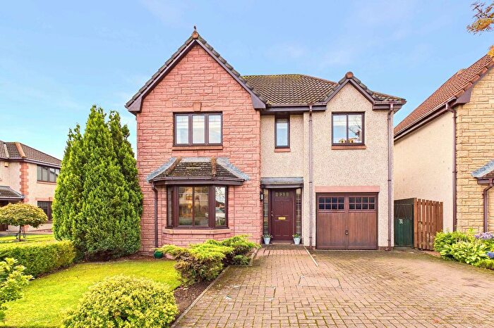 4 Bedroom Detached House For Sale In Almond Gardens, Perth, PH1