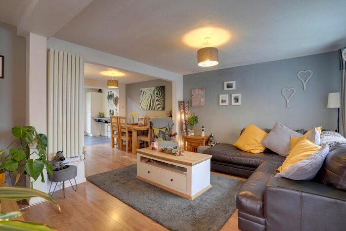 4 Bedroom Semi-Detached House For Sale In Oaklands Park, Buckfastleigh, TQ11