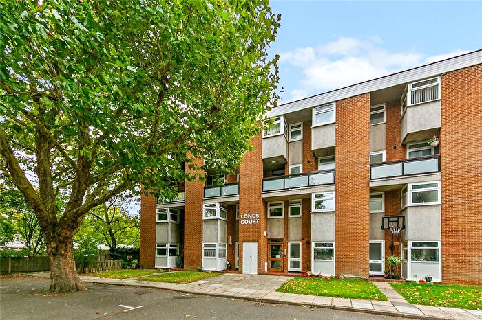 2 Bedroom Maisonette To Rent In Longs Court, Crown Terrace, Richmond, Surrey, TW9