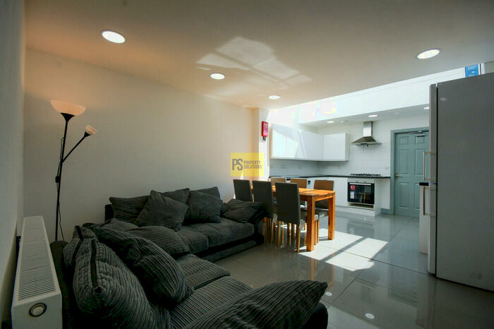 6 Bedroom Terraced House To Rent In Holly Grove - Ensuite Student Property, B29
