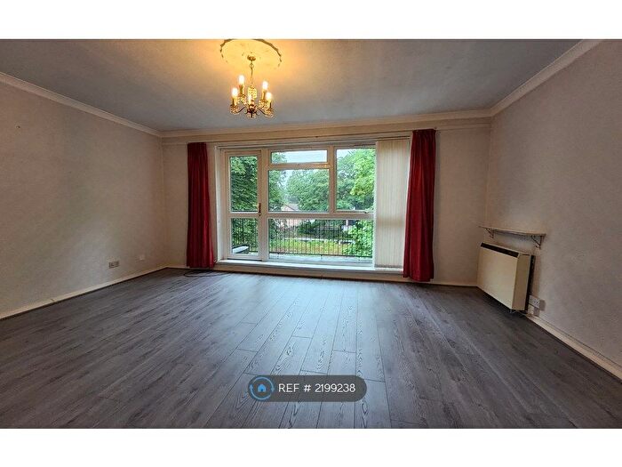 2 Bedroom Flat To Rent In Milton Court, Salford, M7