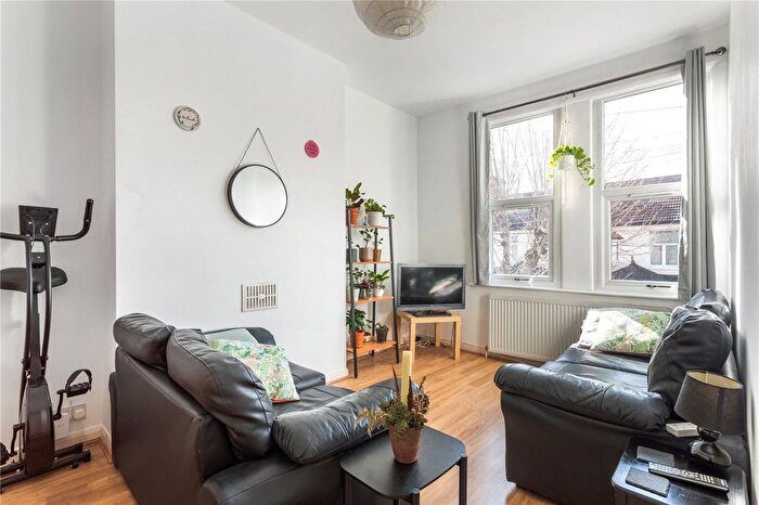 3 Bedroom Flat To Rent In Foulser Road, London, SW17