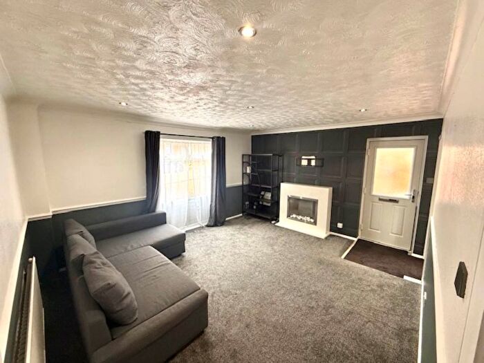 3 Bedroom Town House To Rent In Osborne Mews, Barnsley, S70