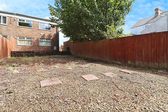 2 Bedroom Flat For Sale In Gradon Close, Barry, CF63