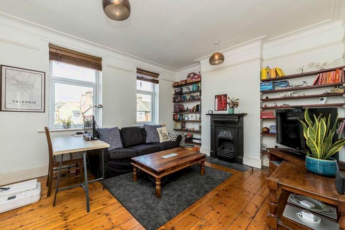 2 Bedroom Flat To Rent In Garratt Lane, London SW18