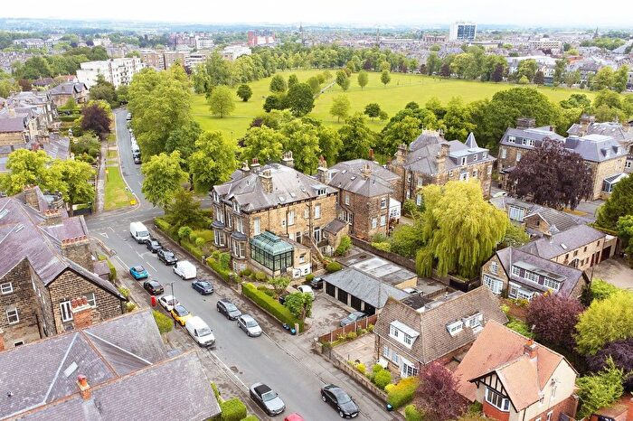 2 Bedroom Flat For Sale In Park Avenue, Harrogate, HG2