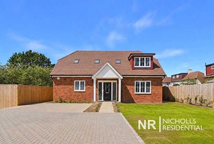 4 Bedroom Detached House For Sale In Denys Place, Chessington, Surrey., KT9