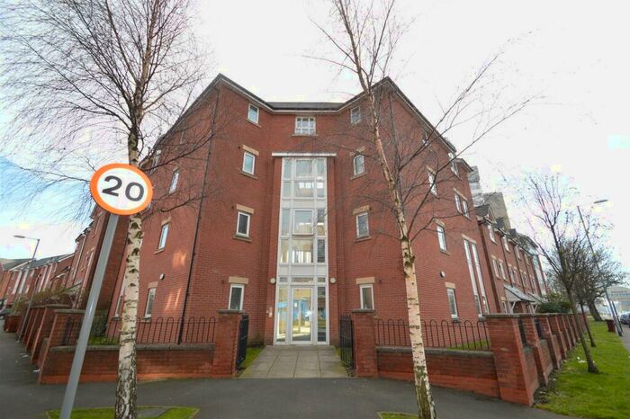 2 Bedroom Flat To Rent In Chorlton Road, Hulme, Manchester, M15