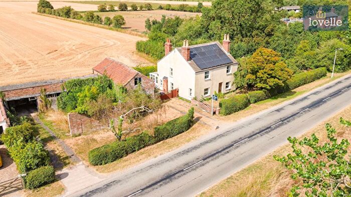 3 Bedroom Detached House For Sale In Louth Road, South Somercotes, LN11