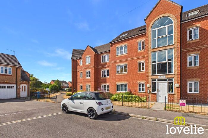 2 Bedroom Flat For Sale In Redhill Park, Hull, HU6