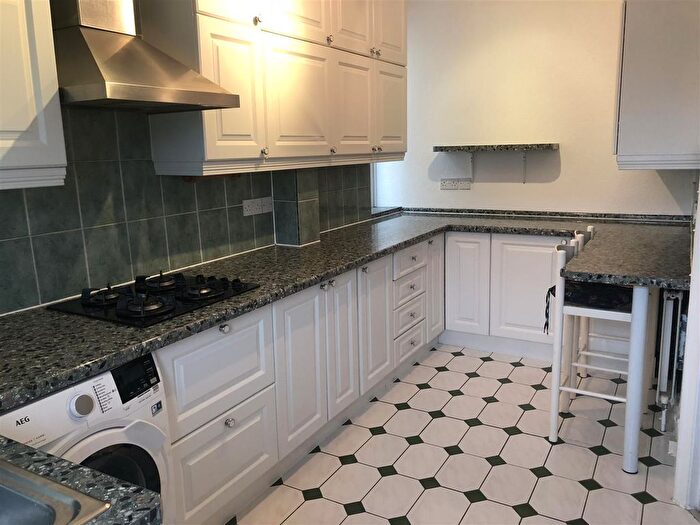 4 Bedroom Maisonette To Rent In Sunny Gardens Road, Hendon, London, NW4