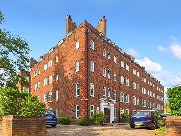 2 Bedroom Flat To Rent In Lebanon Court, Twickenham, TW1