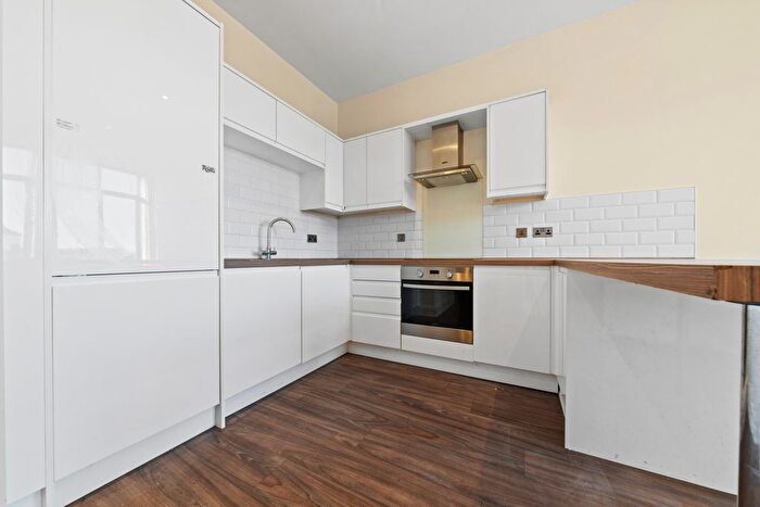 2 Bedroom Flat To Rent In Trinity Road, London, SW17