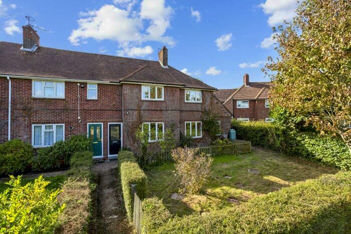 4 Bedroom End Of Terrace House For Sale In Bible Fields, Dummer, RG25