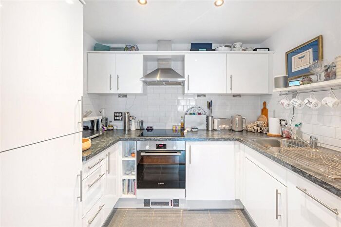 1 Bedroom Flat To Rent In Garratt Lane, London, SW18