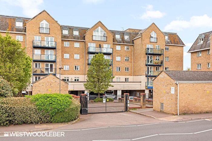 2 Bedroom Flat For Sale In Taverners Way, Hoddesdon, EN11