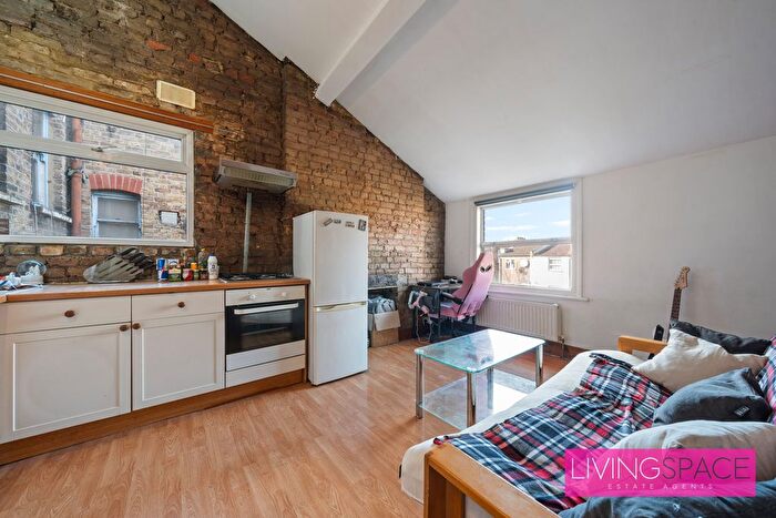 1 Bedroom Flat For Sale In Kimberly Gardens, London, N4