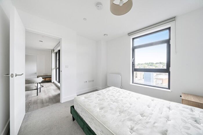 2 Bedroom Flat To Rent In Medway Street Chatham, ME4