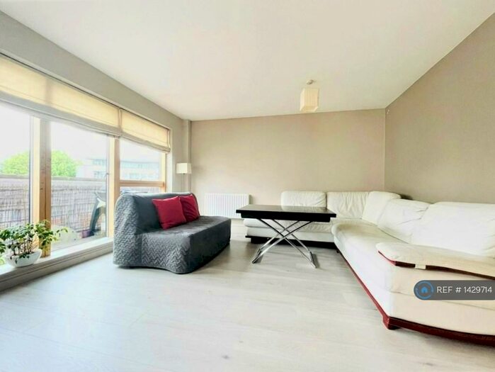 2 Bedroom Flat To Rent In Goldsworthy Gardens, London, SE16