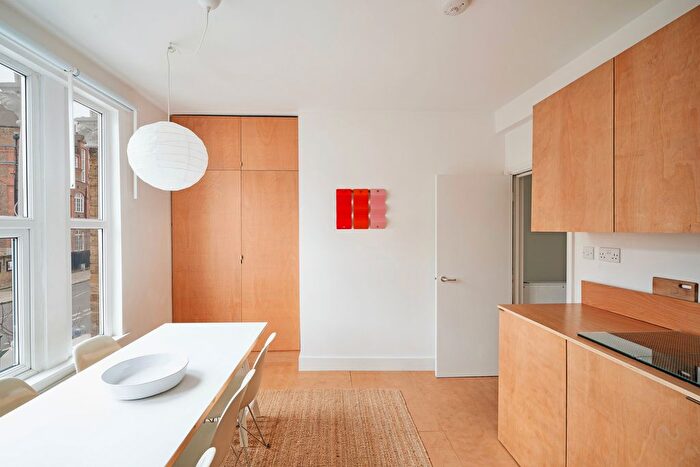 3 Bedroom Maisonette For Sale In Bellenden Road Ii, London, SE15