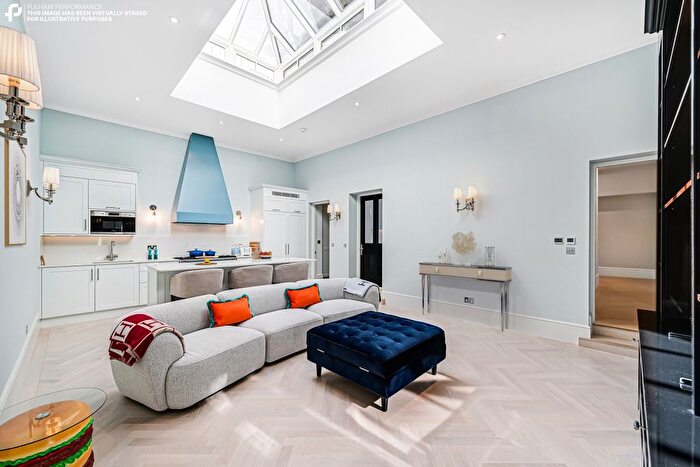 3 Bedroom Flat To Rent In Cadogan Square, Chelsea, SW1X