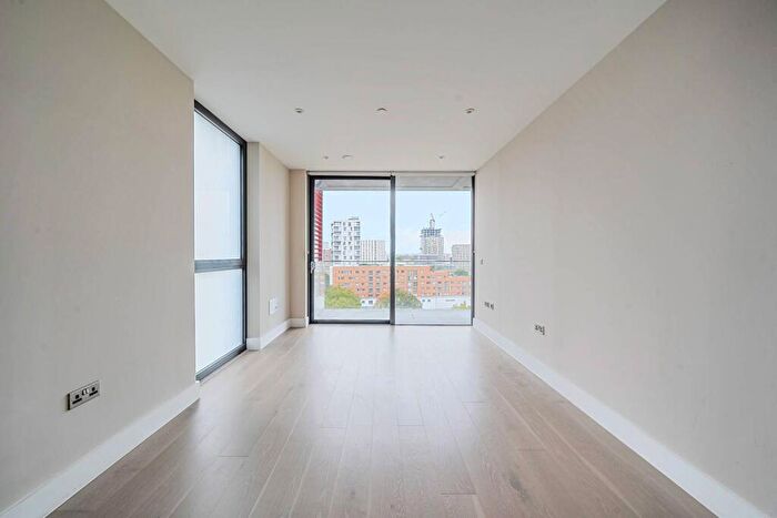 2 Bedroom Flat For Sale In Gwynne Road, Battersea, London, SW11