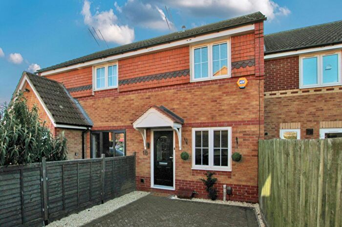 2 Bedroom Terraced House For Sale In Weavers Green, Sandy, SG19
