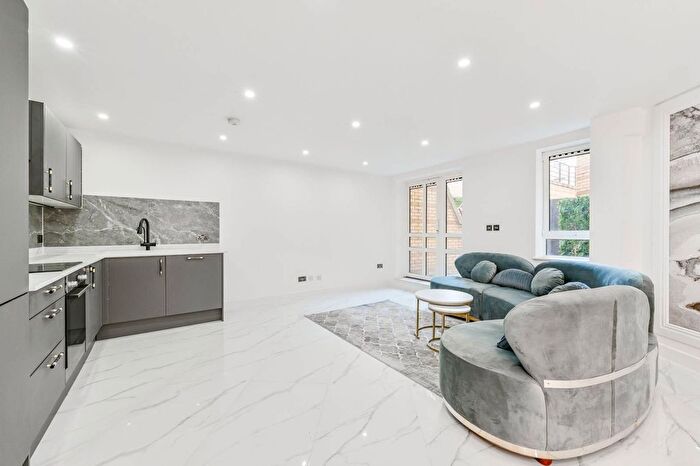 3 Bedroom Flat To Rent In Greville Road, Kilburn, London, NW6