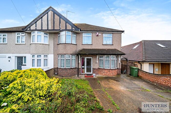 5 Bedroom Semi-Detached House For Sale In Fairford Avenue, Bexleyheath, DA7
