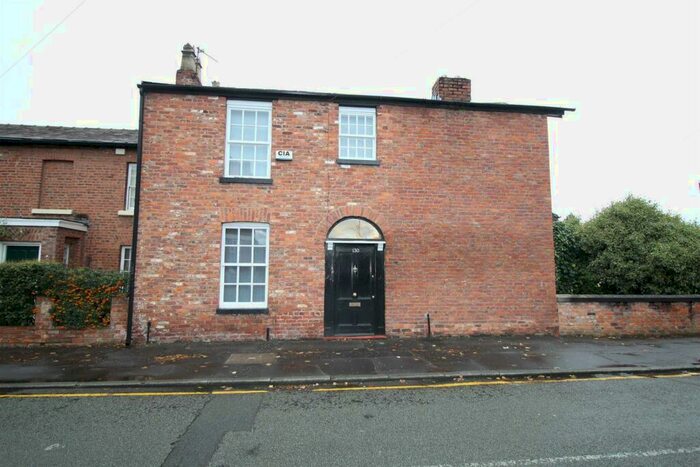 4 Bedroom Private Hall To Rent In Ladybarn Lane, Ladybarn, Manchester, M14