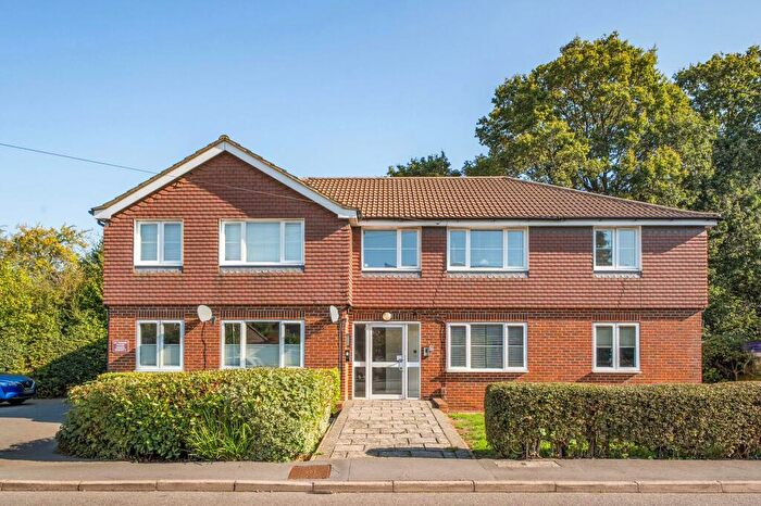 2 Bedroom Flat For Sale In Harrow Road, Warlingham, CR6