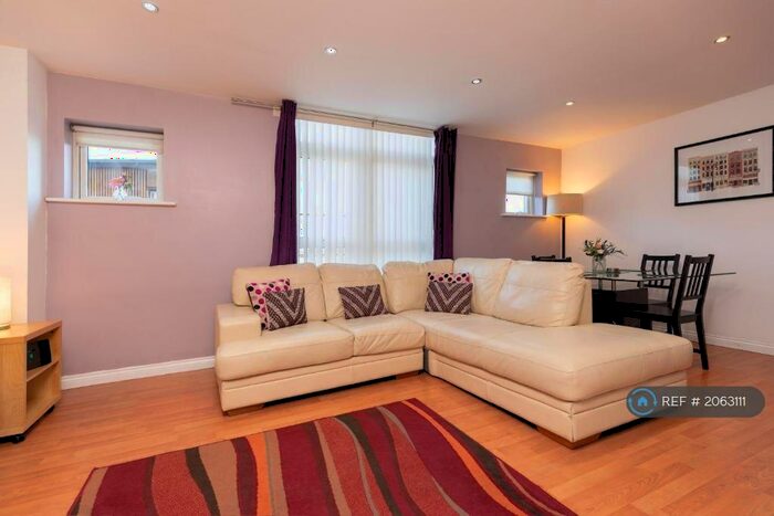 3 Bedroom Maisonette To Rent In Curzon Place, Gateshead, NE8