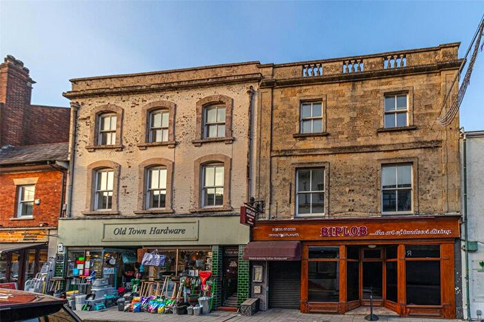 2 Bedroom Apartment To Rent In Wood Street, Swindon, Wiltshire, SN1