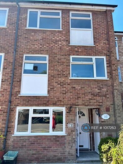 4 Bedroom Semi-Detached House To Rent In Ashdon Close, Woodford Green, IG8