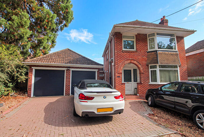 3 Bedroom Character Property To Rent In Bridge Road, Bursledon, SO31