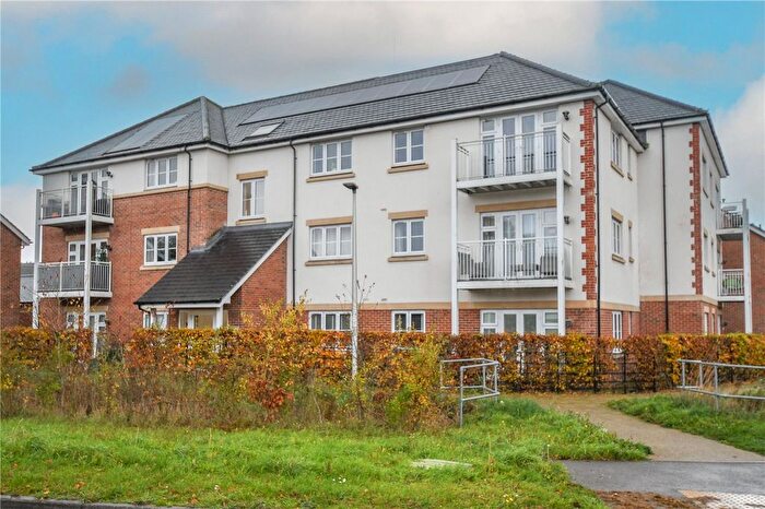 2 Bedroom Flat For Sale In Lockhart Drive, Wokingham, Berkshire, RG40