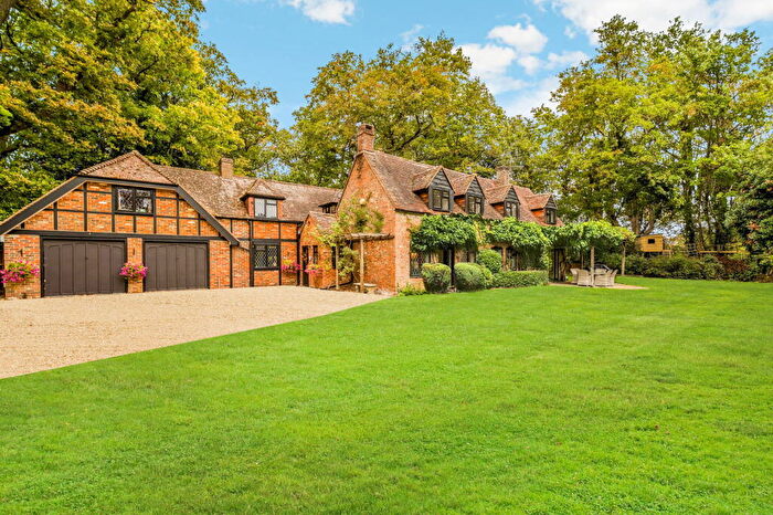 5 Bedroom Detached House For Sale In Chatter Alley, Dogmersfield, RG27