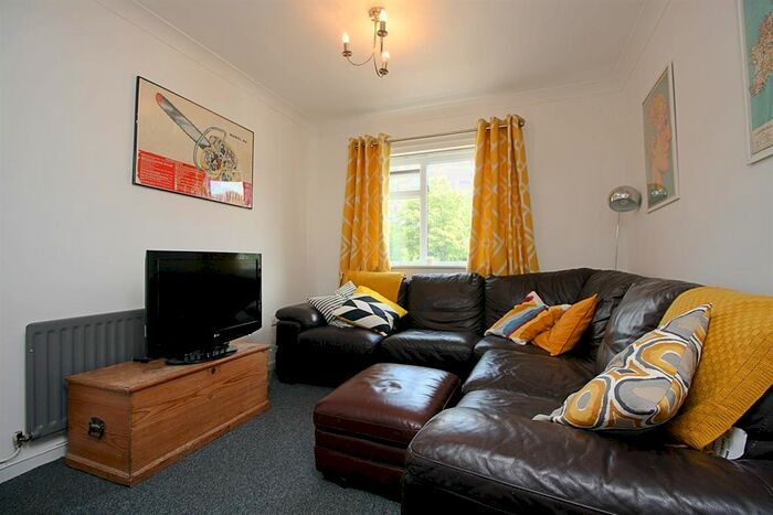 2 Bedroom Flat To Rent In Walker Road, Walker, Newcastle Upon Tyne, NE6