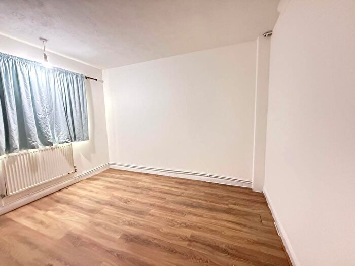 2 Bedroom Maisonette To Rent In The Crescent, Hayes, UB3