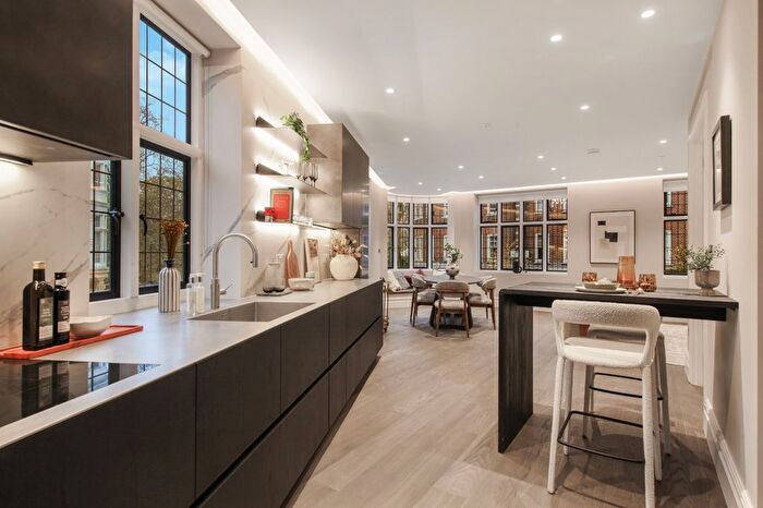 4 Bedroom Flat To Rent In St. Johns Wood High Street, St John's Wood, NW8