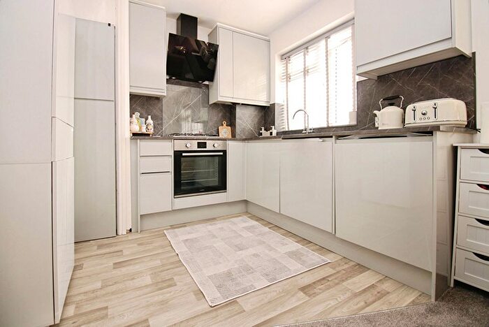 2 Bedroom Flat To Rent In Hutton Road, Shenfield, CM15