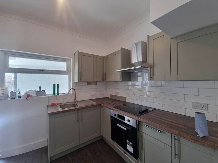 4 Bedroom End Of Terrace House To Rent In Station Crescent, South Tottenham, N15