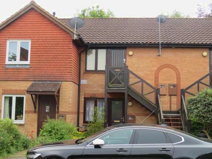 Studio To Rent In Pettingrew Close, Walnut Tree, Milton Keynes MK7