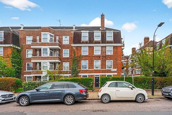 2 Bedroom Flat For Sale In Emlyn Gardens, Hammersmith, W12