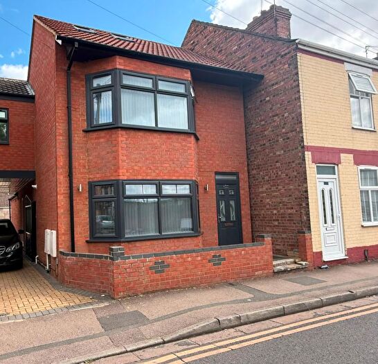 4 Bedroom Semi-detached House To Rent In Clarence Road, Peterborough, PE1
